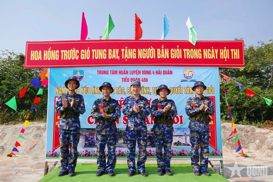Gallery - 	Chiến sĩ mới Vùng 4 Hải quân tự tin thực hành “3 tiếng nổ”